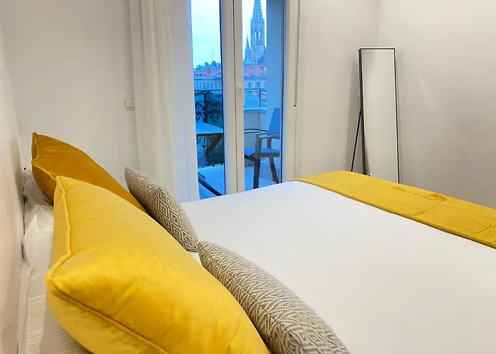 Апартаменты Mikain Terrace Cathedral View With Free Parking & Air Cond